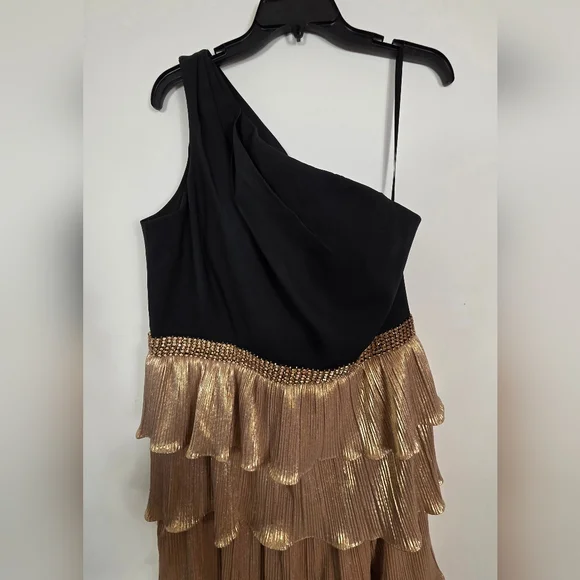 Mac Duggal 26541 One Shoulder Layered Metallic Ruffle Gown in Black/Gold Size 12 - Picture 7 of 10